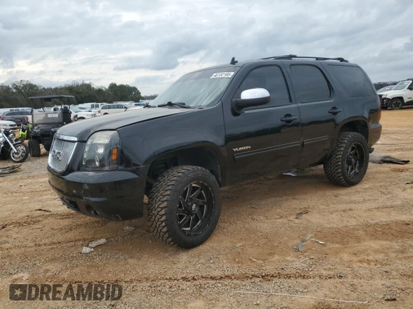 2010 GMC Yukon SLT with VIN 1GKMCCE35AR213217, listed as a Copart auction lot 46132185 with 275,571 mi miles and Salvage Title. Bid and sale history available at carsss.com. Image 1.