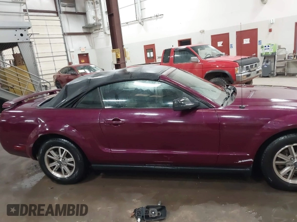 2005 Ford Mustang Deluxe with VIN 1ZVFT84N555227763, listed as a IAAI auction lot 41692270 with 150,423 mi miles. Bid and sale history available at carsss.com. Image 13.