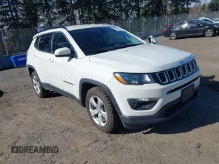 2020 Jeep Compass Latitude with VIN 3C4NJDBB8LT132715, listed as a IAAI auction lot 41756399 with 971 mi miles. Bid and sale history available at carsss.com. Image 1.