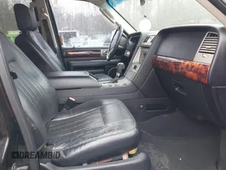 2003 Lincoln Navigator Ultimate with VIN 5LMFU27R03LJ47025, listed as a IAAI auction lot 41530068 with 236,200 mi miles. Bid and sale history available at carsss.com. Image 5.