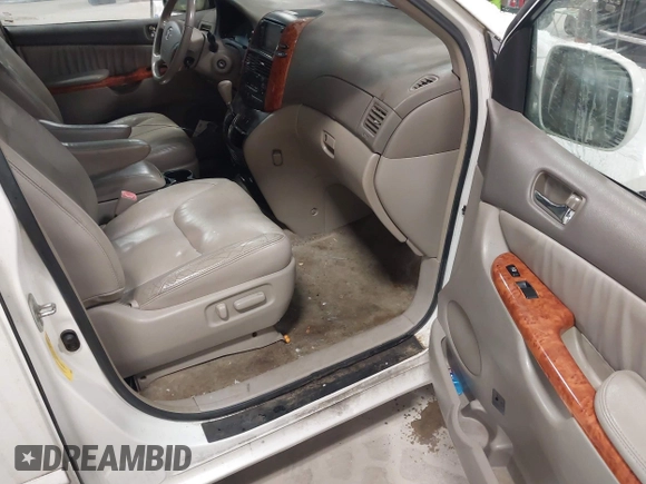 2007 Toyota Sienna XLE with VIN 5TDZK22C57S002919, listed as a IAAI auction lot 41563961 with 262,988 mi miles. Bid and sale history available at carsss.com. Image 5.