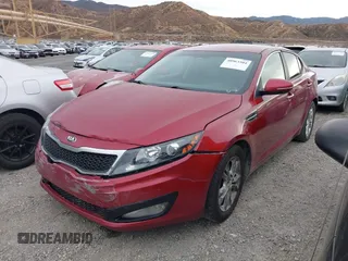 2013 Kia Optima EX z VIN 5XXGN4A74DG110086, wystawiony jako IAAI lot #40963304 z przebiegiem 137 377 mil mil oraz . Historia ofert i sprzedaży dostępna na DreamBid. Obrazek 2.