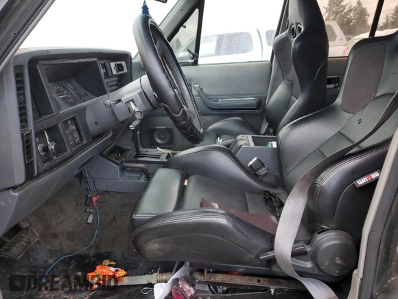 1988 Jeep Grand Cherokee z VIN 1JCMT7895JT247338, wystawiony jako Copart lot #83615234 z przebiegiem 185 676 mil mil oraz Szkoda całkowita • Salvage title. Historia ofert i sprzedaży dostępna na DreamBid. Obrazek 7.