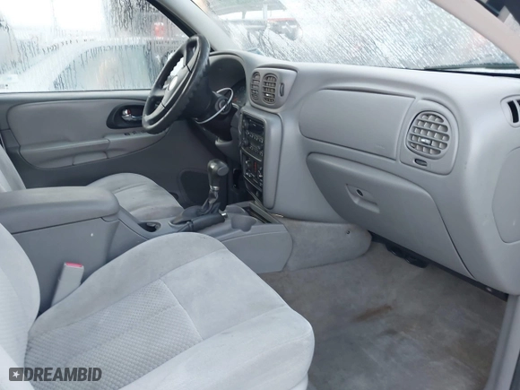 2008 Chevrolet TrailBlazer LT w/1LT with VIN 1GNDS13S782108928, listed as a IAAI auction lot 41999361 with 264,146 mi miles. Bid and sale history available at carsss.com. Image 5.