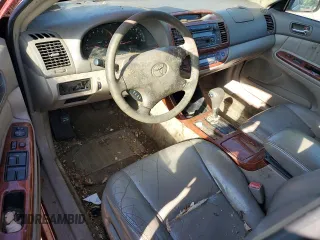 2004 Toyota Camry LE z VIN 4T1BE30K44U299631, wystawiony jako Copart lot #53949745 z przebiegiem 247 444 mil mil oraz Szkoda całkowita • Salvage title. Historia ofert i sprzedaży dostępna na DreamBid. Obrazek 8.