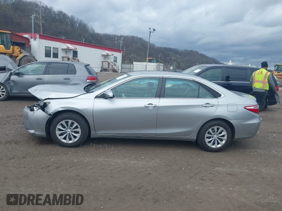 2015 Toyota Camry XLE with VIN 4T4BF1FK4FR498406, listed as a IAAI auction lot 41945968 with 178,070 mi miles. Bid and sale history available at carsss.com. Image 14.