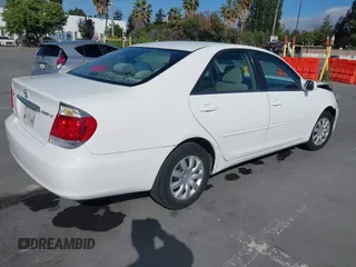 2006 Toyota Camry STD z VIN 4T1BE32KX6U671991, wystawiony jako IAAI lot #42348331 z przebiegiem 178 130 mil mil oraz . Historia ofert i sprzedaży dostępna na DreamBid. Obrazek 4.