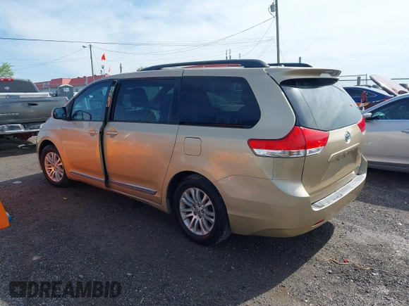 2013 Toyota Sienna XLE AAS with VIN 5TDYK3DC5DS331291, listed as a IAAI auction lot 42090586 with 176,711 mi miles and . Bid and sale history available at carsss.com. Image 14.