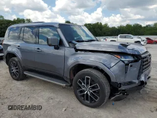 2024 Lexus GX 550 Premium z VIN JTJTBCDX1R5027690, wystawiony jako Copart lot #55492475 z przebiegiem 6124 mil mil oraz Szkody całkowita. Historia ofert i sprzedaży dostępna na DreamBid. Obrazek 4.