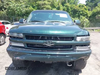 2003 Chevrolet Tahoe Z71 with VIN 1GNEK13Z33R245611, listed as a IAAI auction lot 42481140 with 260,757 mi miles and . Bid and sale history available at DreamBid. Image 12.