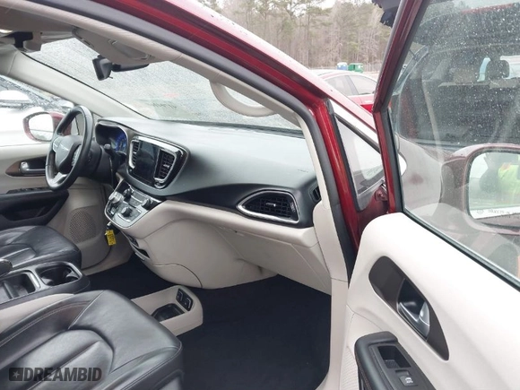 2017 Chrysler Pacifica Touring-L with VIN 2C4RC1BG8HR588293, listed as a IAAI auction lot 41704160 with 99,054 mi miles. Bid and sale history available at carsss.com. Image 5.