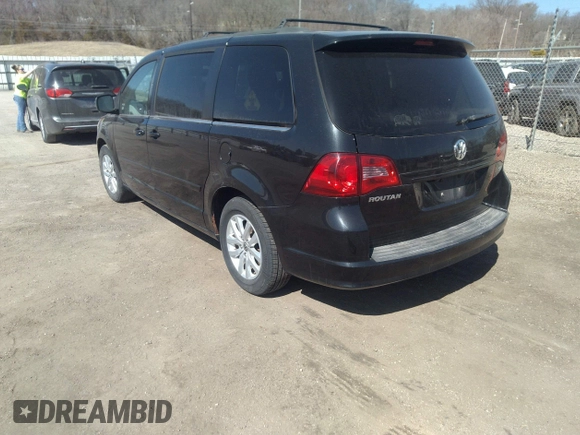2014 Volkswagen Routan SE with VIN 2C4RVABG3ER134698, listed as a IAAI auction lot 41796736 with 110,282 mi miles and . Bid and sale history available at DreamBid. Image 3.
