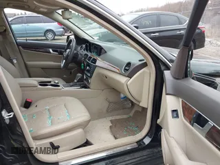 2013 Mercedes-Benz C 300 Sport с VIN WDDGF8AB9DR286014, выставлен на аукционе IAAI как лот 41878422 с пробегом 83 702 миль миль и . История ставок и продаж доступна на DreamBid. Изображение 5.