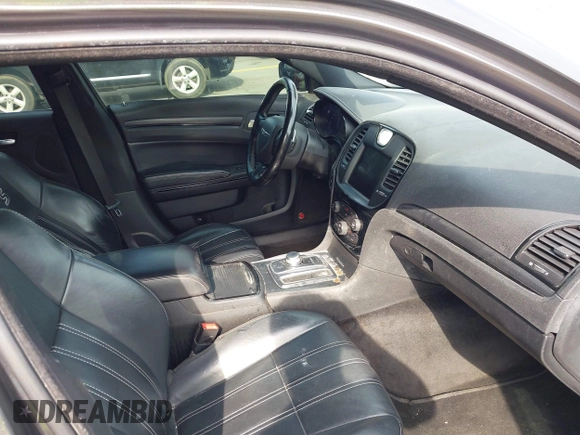 2016 Chrysler 300 S z VIN 2C3CCAGG4GH152435, wystawiony jako IAAI lot #42273957 z przebiegiem 168 951 mil mil oraz . Historia ofert i sprzedaży dostępna na DreamBid. Obrazek 5.