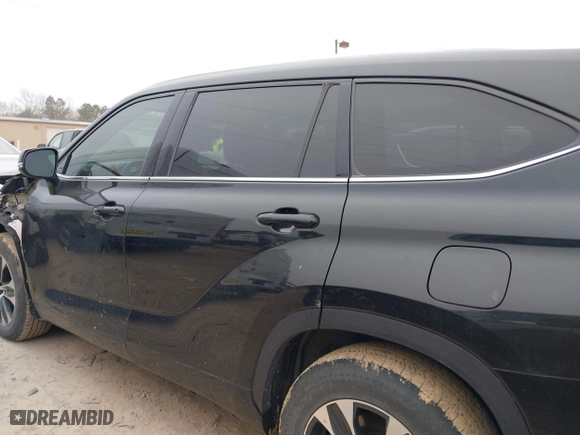2020 Toyota Highlander XLE with VIN 5TDHZRBH7LS025107, listed as a IAAI auction lot 41236242 with 68,646 mi miles. Bid and sale history available at carsss.com. Image 14.
