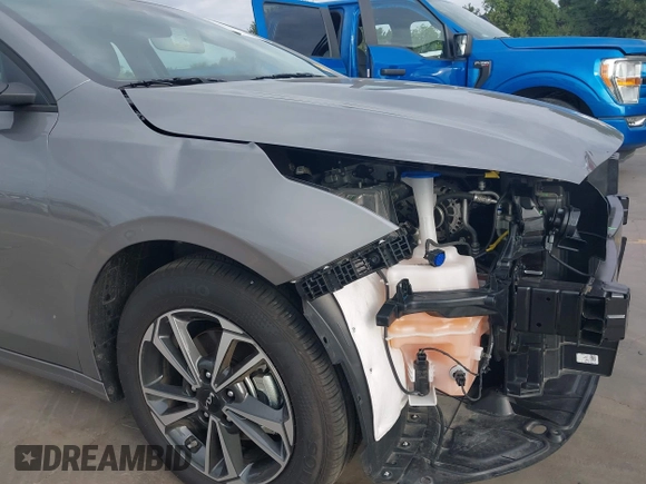 2024 Kia Forte LXS z VIN 3KPF24AD6RE836512, wystawiony jako IAAI lot #42166367 z przebiegiem 3 352 mil mil oraz . Historia ofert i sprzedaży dostępna na DreamBid. Obrazek 18.