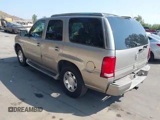 2002 Cadillac Escalade z VIN 1GYEC63T82R138951, wystawiony jako IAAI lot #42164804 z przebiegiem 265 812 mil mil oraz . Historia ofert i sprzedaży dostępna na DreamBid. Obrazek 3.