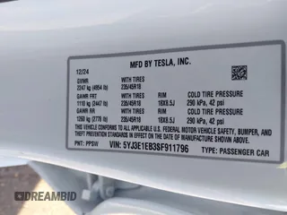 2025 Tesla Model 3 Long Range z VIN 5YJ3E1EB3SF911796, wystawiony jako IAAI lot #41753091 z przebiegiem 1 751 mil mil oraz . Historia ofert i sprzedaży dostępna na DreamBid. Obrazek 9.