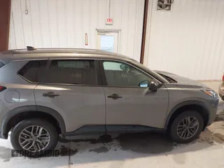 2023 Nissan Rogue S z VIN 5N1BT3AB4PC779473, wystawiony jako IAAI lot #42363074 z przebiegiem 51 764 mil mil oraz . Historia ofert i sprzedaży dostępna na DreamBid. Obrazek 13.