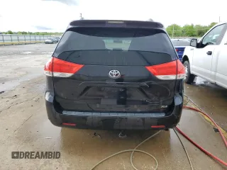 2012 Toyota Sienna XLE AAS z VIN 5TDYK3DC9CS271157, wystawiony jako Copart lot #55418065 z przebiegiem 172 988 mil mil oraz Nie do naprawy • Non repairable. Historia ofert i sprzedaży dostępna na DreamBid. Obrazek 6.