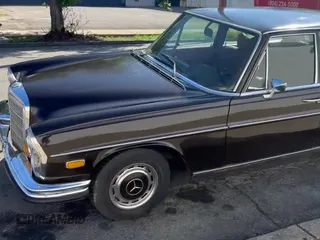 1972 Mercedes-Benz 280 z VIN 10806812018192, wystawiony jako Copart lot #70707435 z przebiegiem 17 787 mil mil oraz Czysty tytuł • Clean title. Historia ofert i sprzedaży dostępna na DreamBid. Obrazek 11.