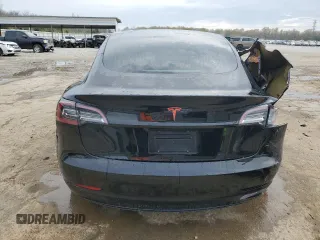 2019 Tesla Model 3 Mid Range z VIN 5YJ3E1EA8KF297299, wystawiony jako Copart lot #47935394 z przebiegiem 117 644 mil mil oraz Szkoda całkowita • Salvage title. Historia ofert i sprzedaży dostępna na DreamBid. Obrazek 6.
