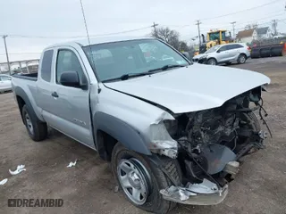 2006 Toyota Tacoma with VIN 5TEUX42N66Z233581, listed as a IAAI auction lot 41897141 with NaN miles. Bid and sale history available at carsss.com. Image 1.