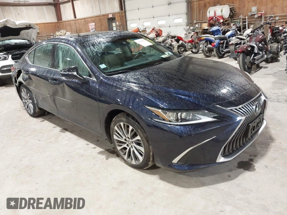 2021 Lexus ES 350 z VIN 58ADZ1B1XMU087881, wystawiony jako IAAI lot #42264527 z przebiegiem 15 273 mil mil oraz . Historia ofert i sprzedaży dostępna na DreamBid. Obrazek 1.