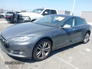 2014 Tesla Model S 60 z VIN 5YJSA1S16EFP40968, wystawiony jako IAAI lot #42331754 z przebiegiem 159 717 mil mil oraz . Historia ofert i sprzedaży dostępna na DreamBid. Obrazek 2.