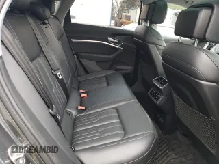 2021 Audi e-tron Sportback Prestige z VIN WA13ABGE6MB037548, wystawiony jako Copart lot #45375615 z przebiegiem 39 095 mil mil oraz Szkoda całkowita • Salvage title. Historia ofert i sprzedaży dostępna na DreamBid. Obrazek 11.