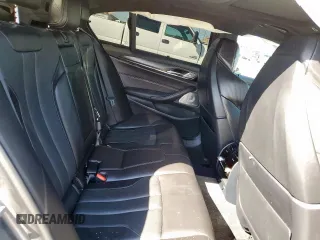2018 BMW M5 z VIN WBSJF0C50JB282469, wystawiony jako Copart lot #46794335 z przebiegiem Nie podano mil oraz Szkody całkowita. Historia ofert i sprzedaży dostępna na DreamBid. Obrazek 10.