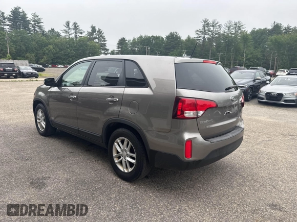 2014 Kia Sorento LX z VIN 5XYKTCA69EG542686, wystawiony jako IAAI lot #42475453 z przebiegiem 128 962 mil mil oraz . Historia ofert i sprzedaży dostępna na DreamBid. Obrazek 3.