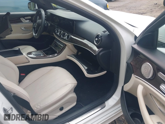 2021 Mercedes-Benz E-Class E 350 with VIN W1KZF8DBXMB003732, listed as a IAAI auction lot 40275325 with 28,211 mi miles. Bid and sale history available at carsss.com. Image 5.