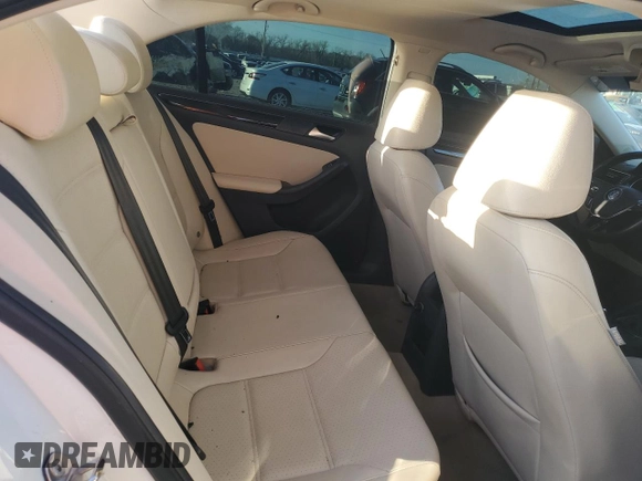 2016 Volkswagen Jetta SEL z VIN 3VWL07AJXGM219128, wystawiony jako Copart lot #49392665 z przebiegiem 131 518 mil mil oraz Szkoda całkowita • Salvage title. Historia ofert i sprzedaży dostępna na DreamBid. Obrazek 11.