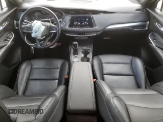 2022 Cadillac XT4 FWD Premium Luxury z VIN 1GYFZCR42NF135325, wystawiony jako Copart lot #43133215 z przebiegiem 48 998 mil mil oraz Szkoda całkowita • Salvage title. Historia ofert i sprzedaży dostępna na DreamBid. Obrazek 8.