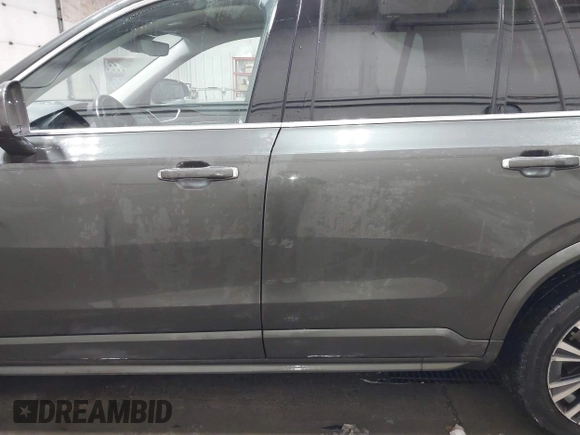 2018 Volvo XC90 Momentum with VIN YV4102XK1J1323053, listed as a IAAI auction lot 41145820 with 117,538 mi miles and . Bid and sale history available at DreamBid. Image 14.