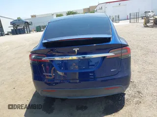 2017 Tesla Model X 90D z VIN 5YJXCBE24HF044656, wystawiony jako IAAI lot #40054420 z przebiegiem 137 621 mil mil oraz . Historia ofert i sprzedaży dostępna na DreamBid. Obrazek 17.