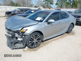 2020 Toyota Camry SE z VIN 4T1G11AK1LU308174, wystawiony jako IAAI lot #41675204 z przebiegiem 120 034 mil mil oraz . Historia ofert i sprzedaży dostępna na DreamBid. Obrazek 18.
