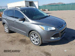 2014 Ford Escape Titanium z VIN 1FMCU0J99EUA92140, wystawiony jako IAAI lot #42021834 z przebiegiem 104 158 mil mil oraz . Historia ofert i sprzedaży dostępna na DreamBid. Obrazek 1.