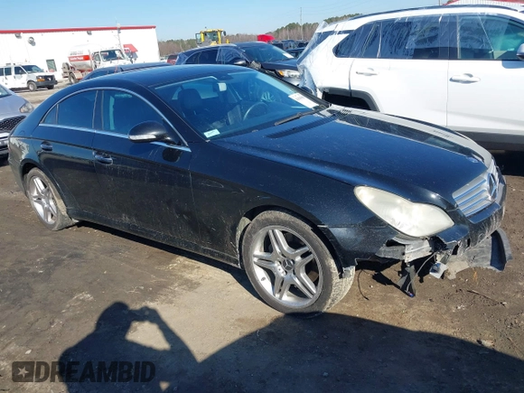 2007 Mercedes-Benz CLS-Class 5.5L with VIN WDDDJ72X47A101635, listed as a IAAI auction lot 41643883 with 179,543 mi miles. Bid and sale history available at carsss.com. Image 1.