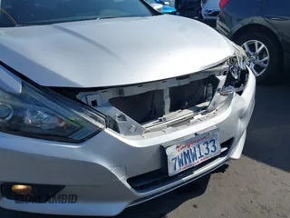 2017 Nissan Altima S z VIN 1N4AL3AP7HN324639, wystawiony jako IAAI lot #42008550 z przebiegiem 101 419 mil mil oraz . Historia ofert i sprzedaży dostępna na DreamBid. Obrazek 6.