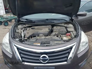 2015 Nissan Altima 2.5 S with VIN 1N4AL3AP5FC427759, listed as a IAAI auction lot 42091647 with 182,132 mi miles. Bid and sale history available at carsss.com. Image 10.