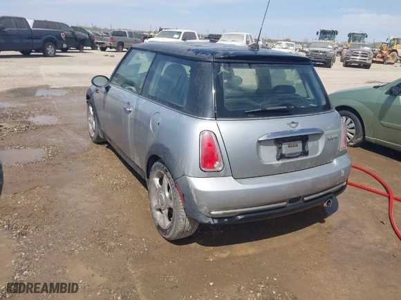2005 MINI Cooper Hardtop with VIN WMWRC33505TK60747, listed as a IAAI auction lot 41428424 with 169,377 mi miles. Bid and sale history available at carsss.com. Image 3.