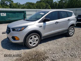 2019 Ford Escape S z VIN 1FMCU0F77KUB45789, wystawiony jako Copart lot #62599835 z przebiegiem 51 949 mil mil oraz Szkoda całkowita • Salvage title. Historia ofert i sprzedaży dostępna na DreamBid. Obrazek 1.