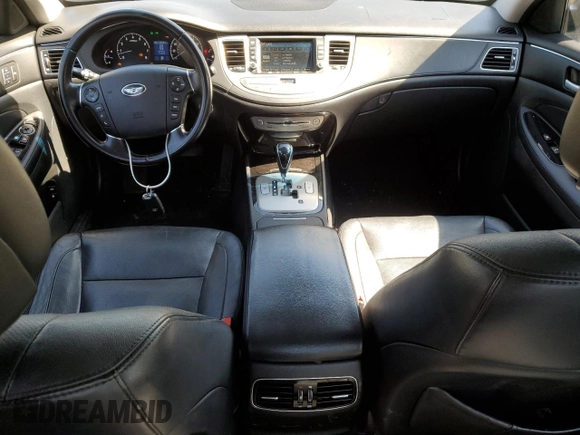 2012 Hyundai Genesis 3.8L z VIN KMHGC4DD2CU179287, wystawiony jako Copart lot #52550805 z przebiegiem 132 284 mil mil oraz Szkody całkowita. Historia ofert i sprzedaży dostępna na DreamBid. Obrazek 8.