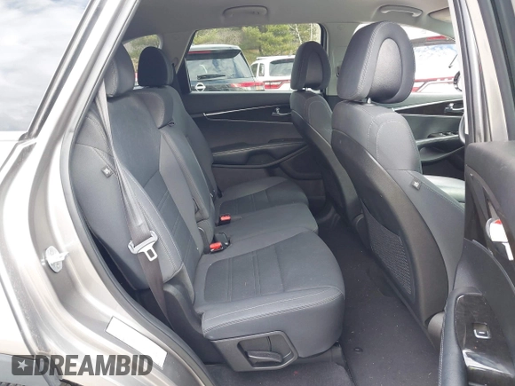 2016 Kia Sorento LX with VIN 5XYPGDA54GG177571, listed as a IAAI auction lot 41889298 with 140,702 mi miles. Bid and sale history available at carsss.com. Image 8.