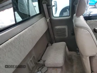 1999 Toyota Tacoma z VIN 4TAVL52N8XZ435689, wystawiony jako Copart lot #52162105 z przebiegiem 2 317 301 mil mil oraz Szkoda całkowita • Salvage title. Historia ofert i sprzedaży dostępna na DreamBid. Obrazek 10.