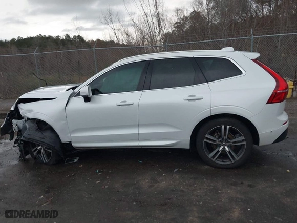 2019 Volvo XC60 Momentum with VIN LYV102DK9KB319379, listed as a IAAI auction lot 41136600 with 73,063 mi miles. Bid and sale history available at carsss.com. Image 15.