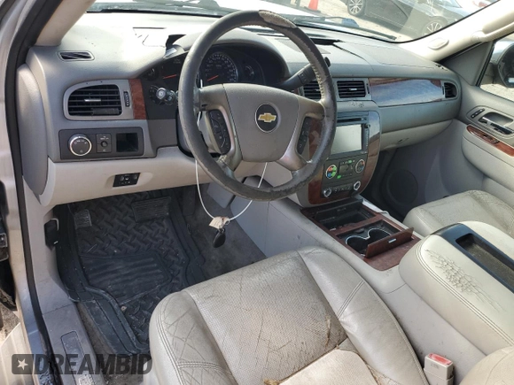 2014 Chevrolet Suburban LTZ with VIN 1GNSCKE02ER141764, listed as a Copart auction lot 85005524 with 234,019 mi miles and Salvage title. Bid and sale history available at DreamBid. Image 8.