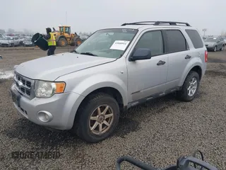 2008 Ford Escape XLT z VIN 1FMCU93108KB75838, wystawiony jako IAAI lot #41040911 z przebiegiem 205 049 mil mil oraz . Historia ofert i sprzedaży dostępna na DreamBid. Obrazek 2.